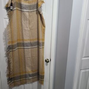 Marcus Adler Plaid Blanket‎ Scarf Beige Gray Yellow White Fringe 53x53" NWT